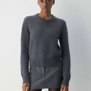 The group by Babaton- luxe cashmere crew neck. Size XS